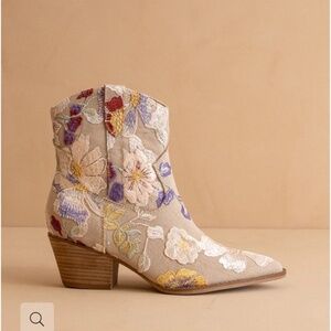 The Wanda - Taupe Loral Western Boot